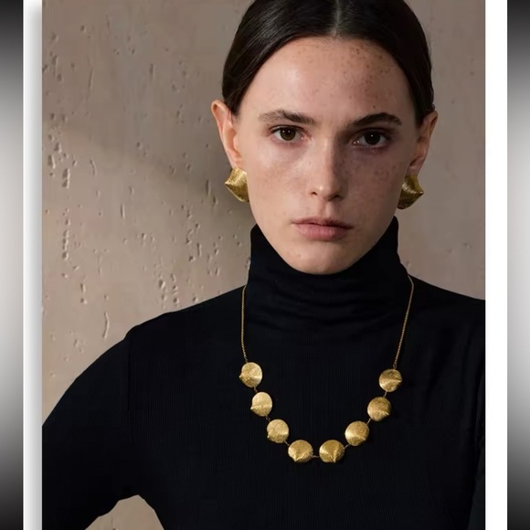 Anthropologie Jewelry - Gold Seashell Statement Necklace & Earring Set – Stainless Steel, PVD plating